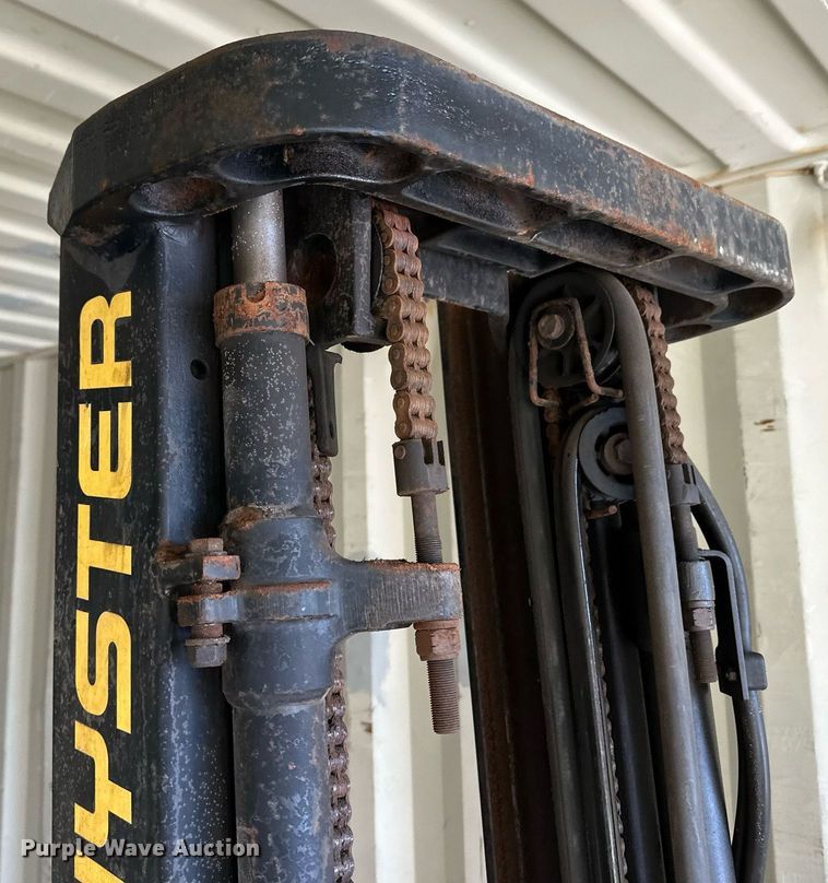 image for item ER8577 Hyster S30XM forklift