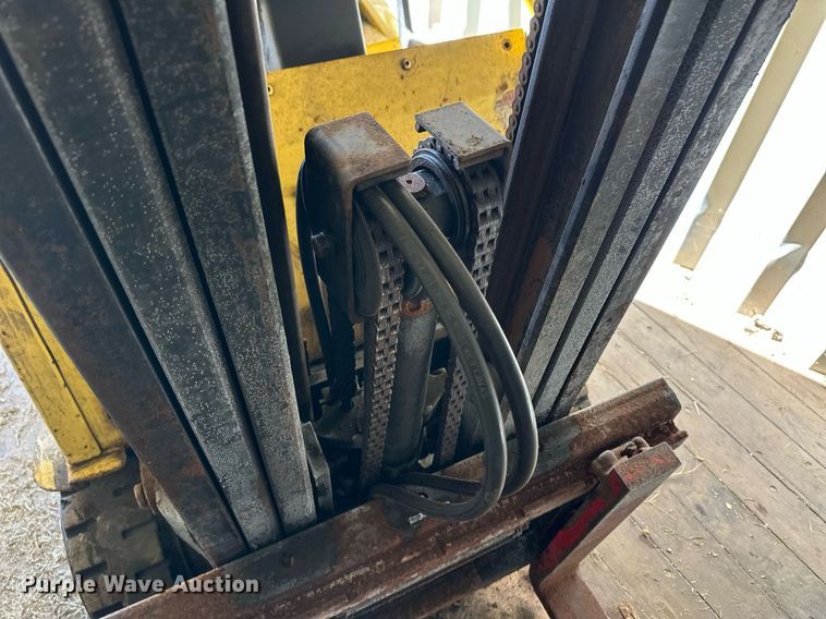 image for item ER8577 Hyster S30XM forklift