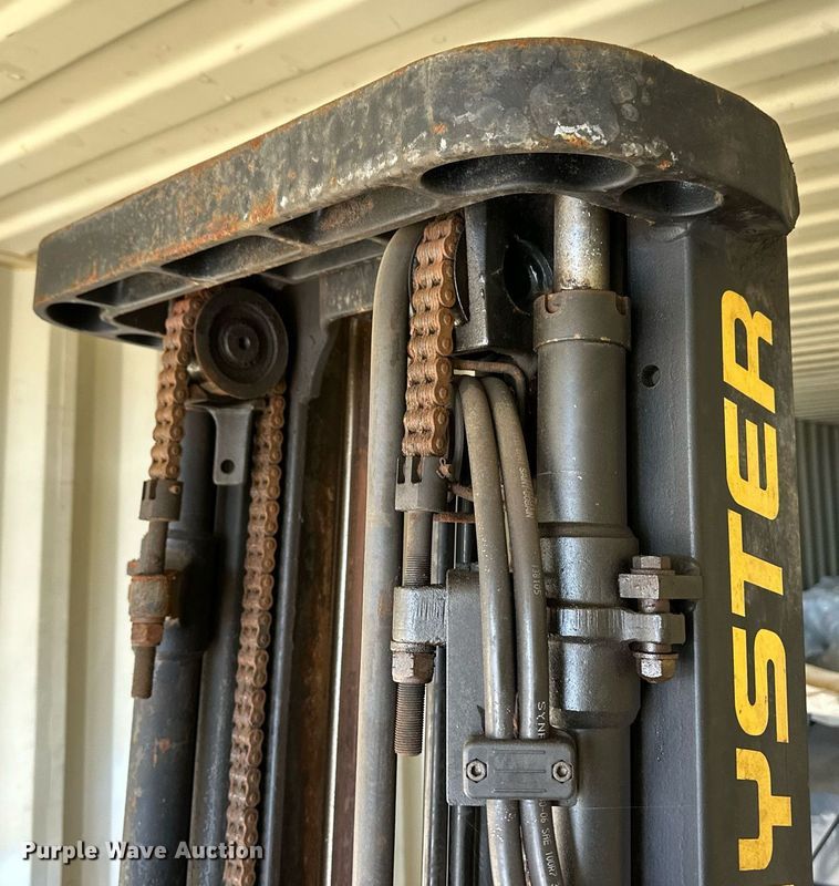 image for item ER8577 Hyster S30XM forklift