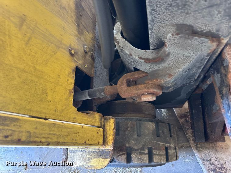 image for item ER8577 Hyster S30XM forklift