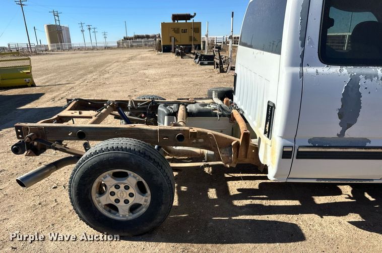 image for item ER8589 2002 Chevrolet Silverado 1500 Ext. Cab pickup truck cab and chassis