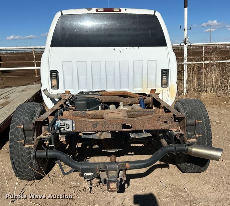 image for item ER8589 2002 Chevrolet Silverado 1500 Ext. Cab pickup truck cab and chassis
