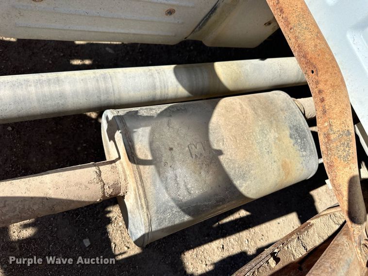 image for item ER8589 2002 Chevrolet Silverado 1500 Ext. Cab pickup truck cab and chassis