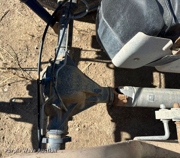 image for item ER8589 2002 Chevrolet Silverado 1500 Ext. Cab pickup truck cab and chassis