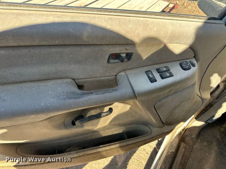 image for item ER8589 2002 Chevrolet Silverado 1500 Ext. Cab pickup truck cab and chassis