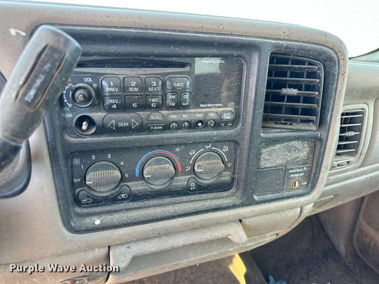 image for item ER8589 2002 Chevrolet Silverado 1500 Ext. Cab pickup truck cab and chassis