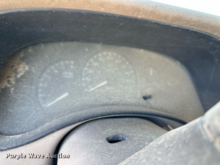 image for item ER8589 2002 Chevrolet Silverado 1500 Ext. Cab pickup truck cab and chassis