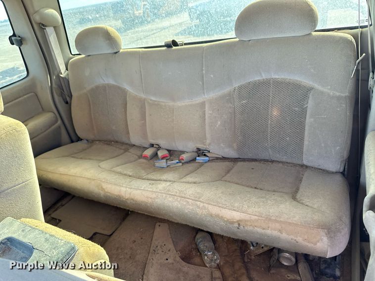 image for item ER8589 2002 Chevrolet Silverado 1500 Ext. Cab pickup truck cab and chassis