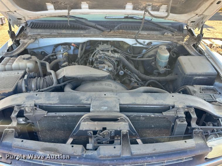 image for item ER8589 2002 Chevrolet Silverado 1500 Ext. Cab pickup truck cab and chassis