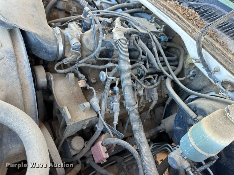 image for item ER8589 2002 Chevrolet Silverado 1500 Ext. Cab pickup truck cab and chassis