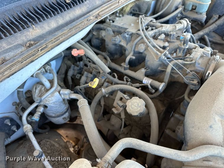 image for item ER8589 2002 Chevrolet Silverado 1500 Ext. Cab pickup truck cab and chassis