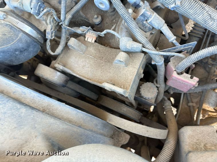 image for item ER8589 2002 Chevrolet Silverado 1500 Ext. Cab pickup truck cab and chassis