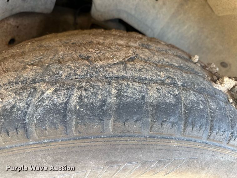 image for item ER8589 2002 Chevrolet Silverado 1500 Ext. Cab pickup truck cab and chassis