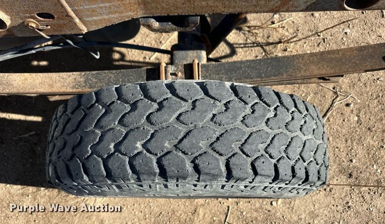 image for item ER8589 2002 Chevrolet Silverado 1500 Ext. Cab pickup truck cab and chassis