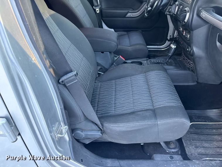 image for item LH9425 2011 Jeep  Wrangler Unlimited Sport SUV