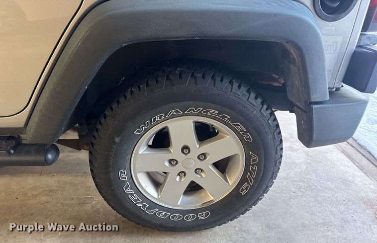 image for item LH9425 2011 Jeep  Wrangler Unlimited Sport SUV