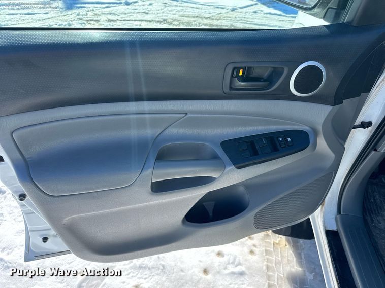 image for item LH9427 2012 Toyota Tacoma Double Cab pickup truck