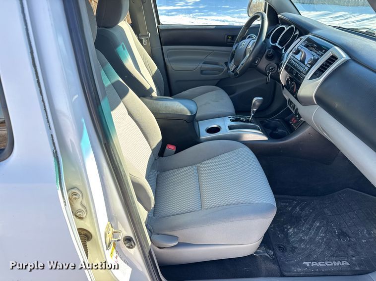 image for item LH9427 2012 Toyota Tacoma Double Cab pickup truck