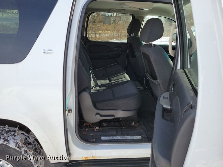 image for item NB9763 2007 Chevrolet  Suburban 2500 LS SUV