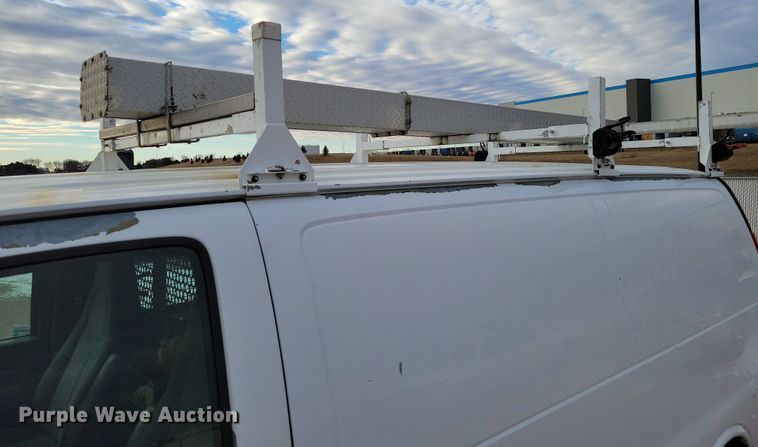 image for item NB9777 2008 GMC Savana G2500 van