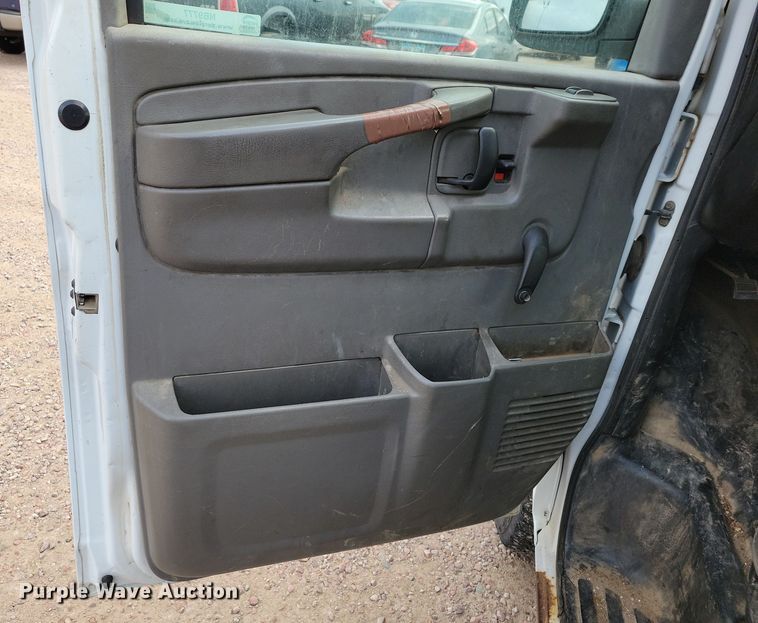 image for item NB9777 2008 GMC Savana G2500 van