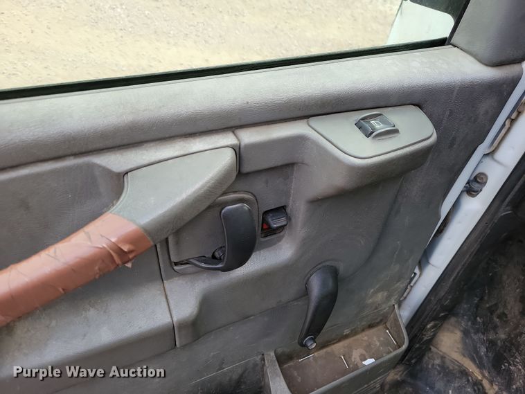 image for item NB9777 2008 GMC Savana G2500 van