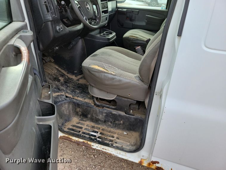 image for item NB9777 2008 GMC Savana G2500 van