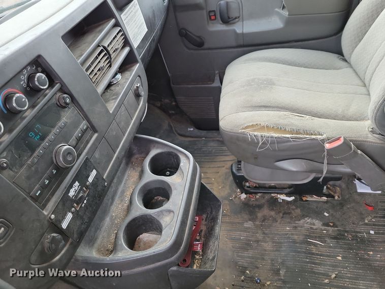 image for item NB9777 2008 GMC Savana G2500 van