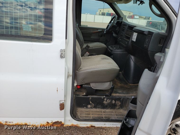 image for item NB9777 2008 GMC Savana G2500 van