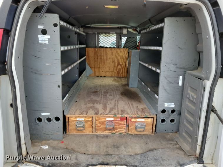 image for item NB9777 2008 GMC Savana G2500 van