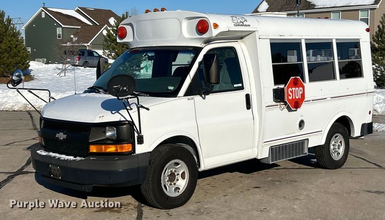 image for item NJ9739 2003 Chevrolet Express 3500 school bus
