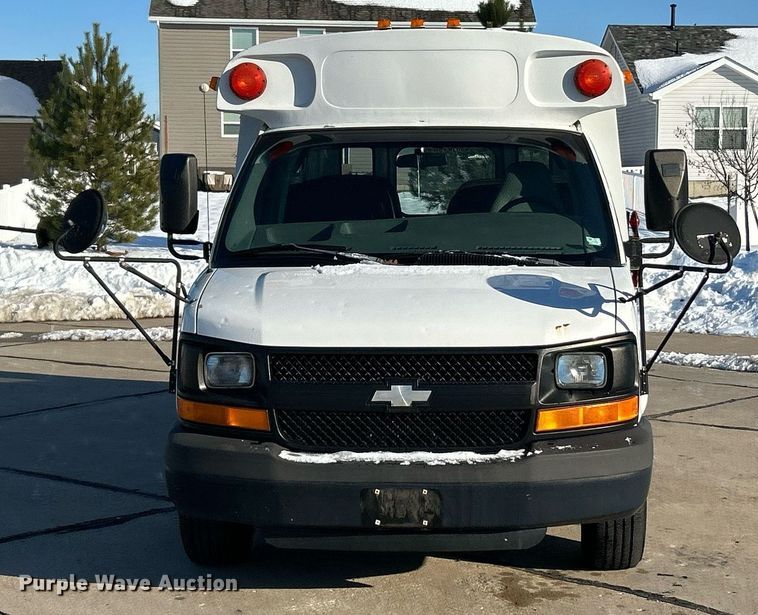image for item NJ9739 2003 Chevrolet Express 3500 school bus