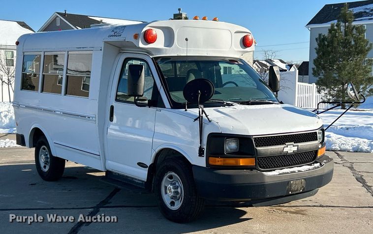 image for item NJ9739 2003 Chevrolet Express 3500 school bus