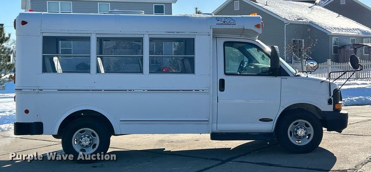 image for item NJ9739 2003 Chevrolet Express 3500 school bus