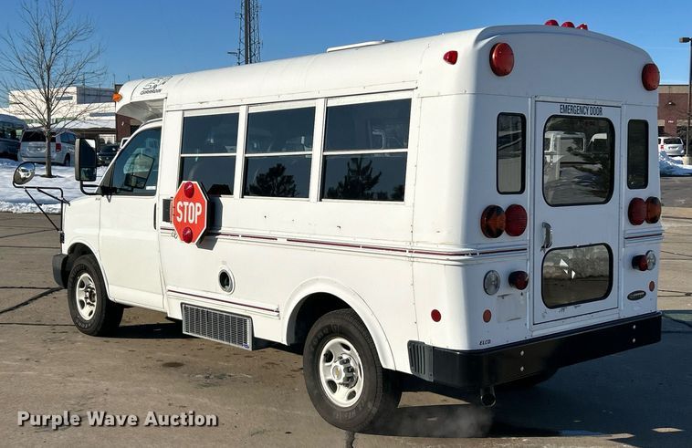 image for item NJ9739 2003 Chevrolet Express 3500 school bus