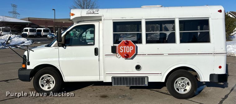image for item NJ9739 2003 Chevrolet Express 3500 school bus