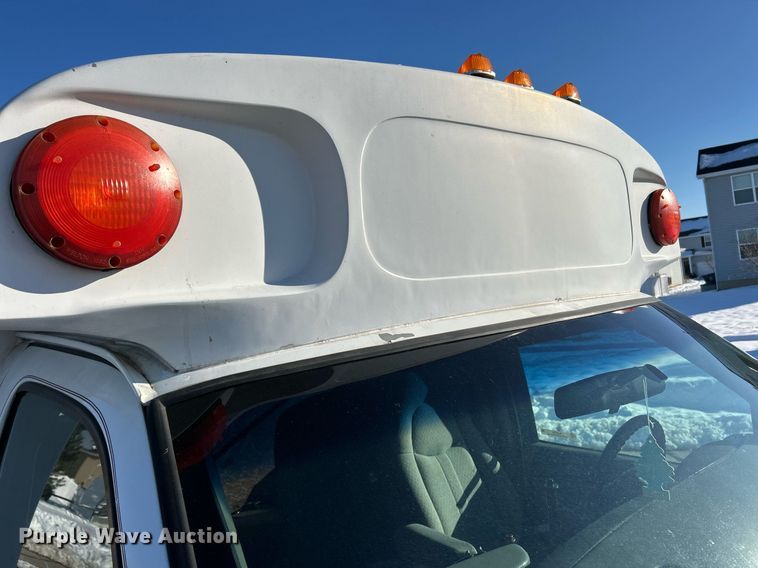 image for item NJ9739 2003 Chevrolet Express 3500 school bus