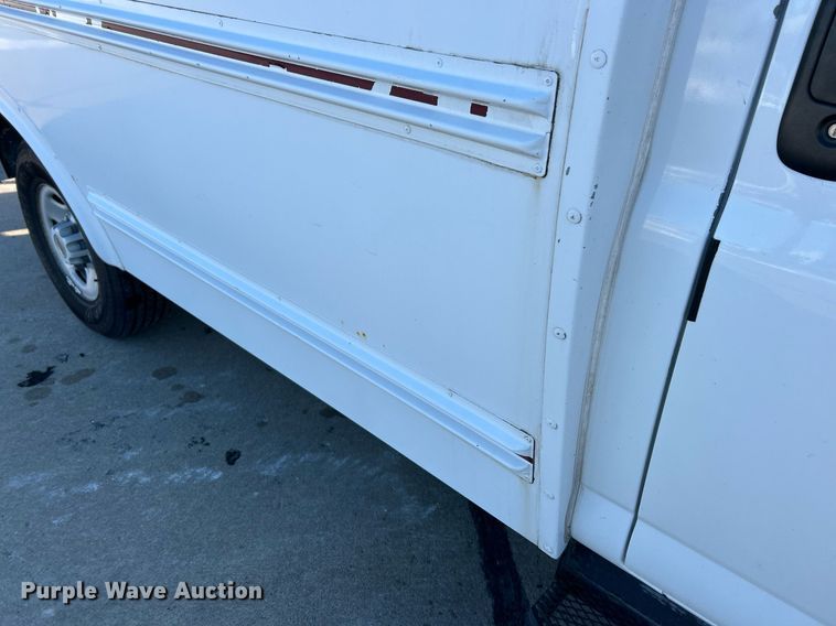 image for item NJ9739 2003 Chevrolet Express 3500 school bus