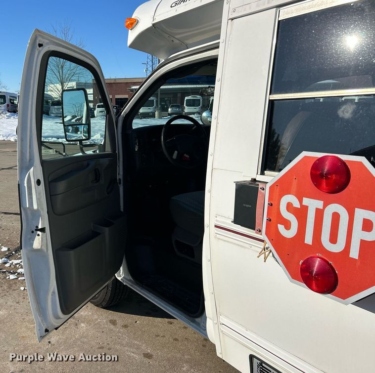 image for item NJ9739 2003 Chevrolet Express 3500 school bus