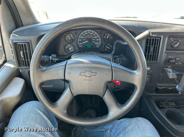 image for item NJ9739 2003 Chevrolet Express 3500 school bus