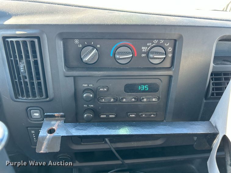 image for item NJ9739 2003 Chevrolet Express 3500 school bus