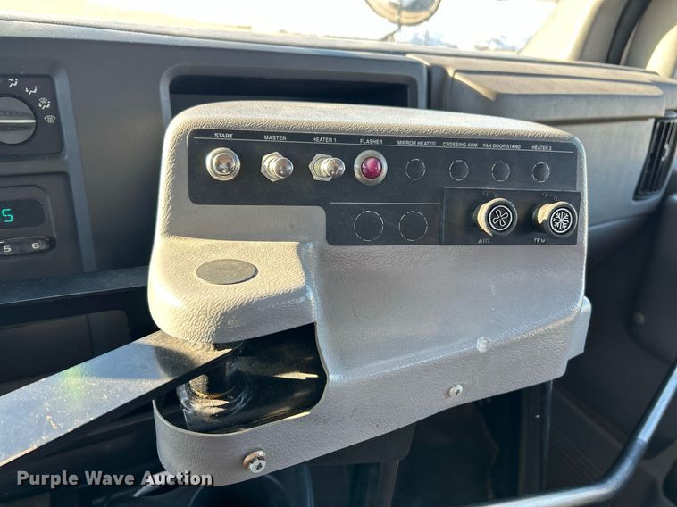 image for item NJ9739 2003 Chevrolet Express 3500 school bus