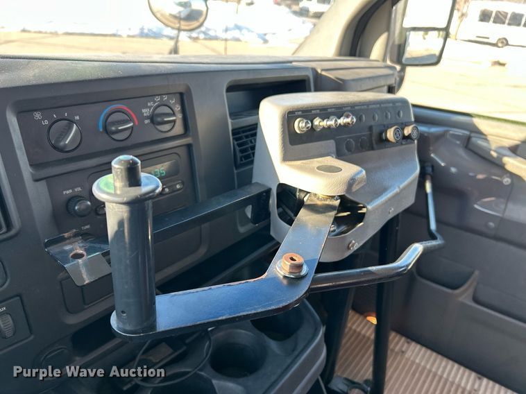 image for item NJ9739 2003 Chevrolet Express 3500 school bus