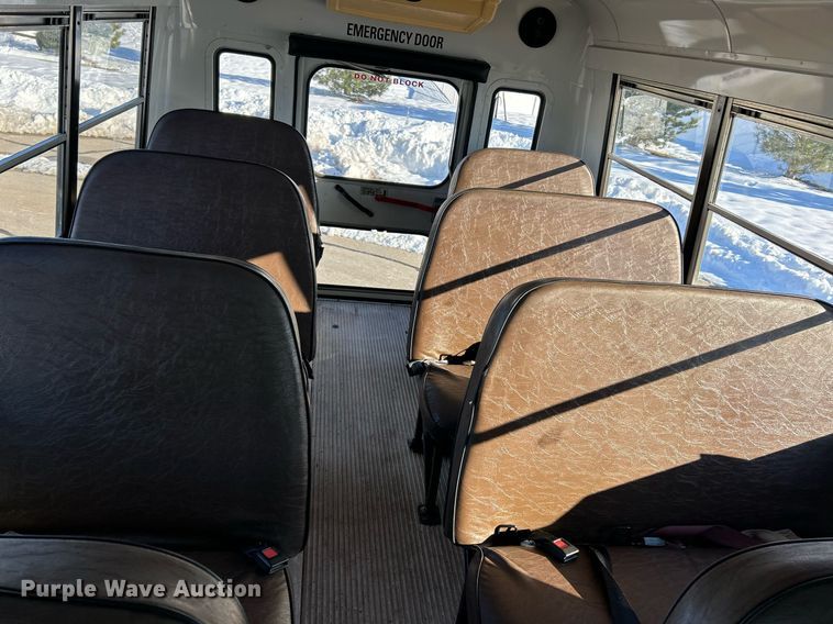 image for item NJ9739 2003 Chevrolet Express 3500 school bus