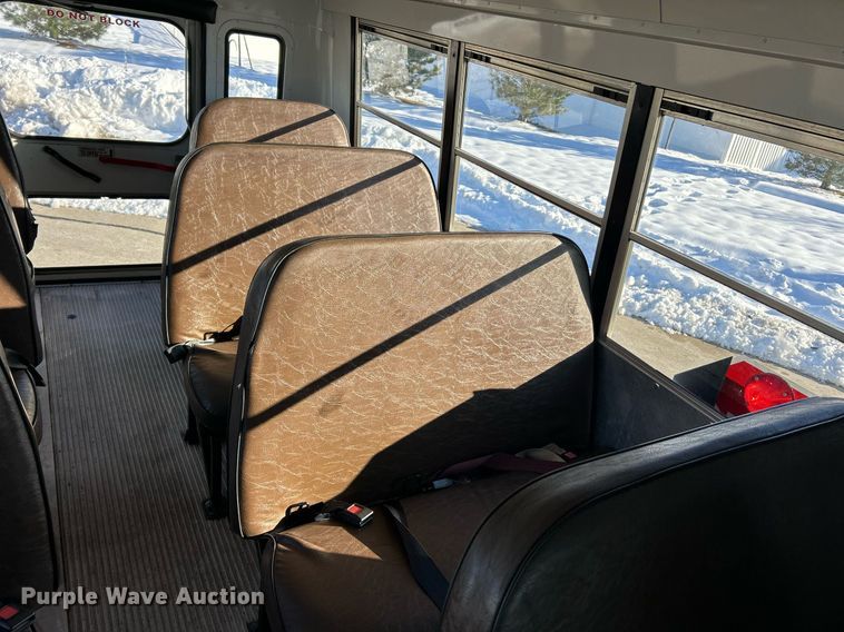 image for item NJ9739 2003 Chevrolet Express 3500 school bus