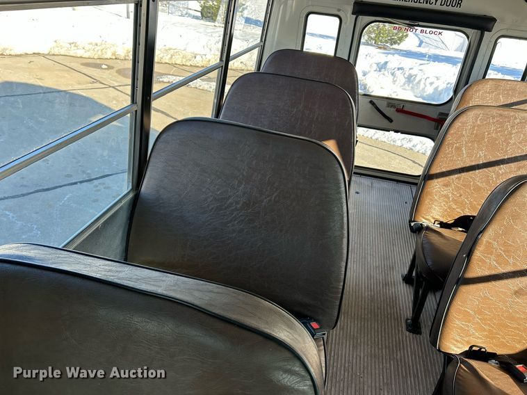 image for item NJ9739 2003 Chevrolet Express 3500 school bus