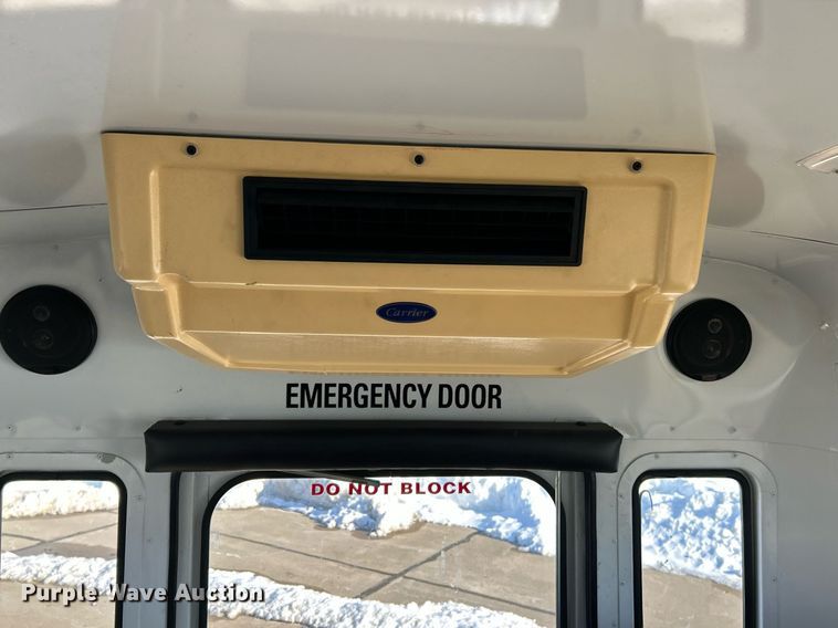 image for item NJ9739 2003 Chevrolet Express 3500 school bus