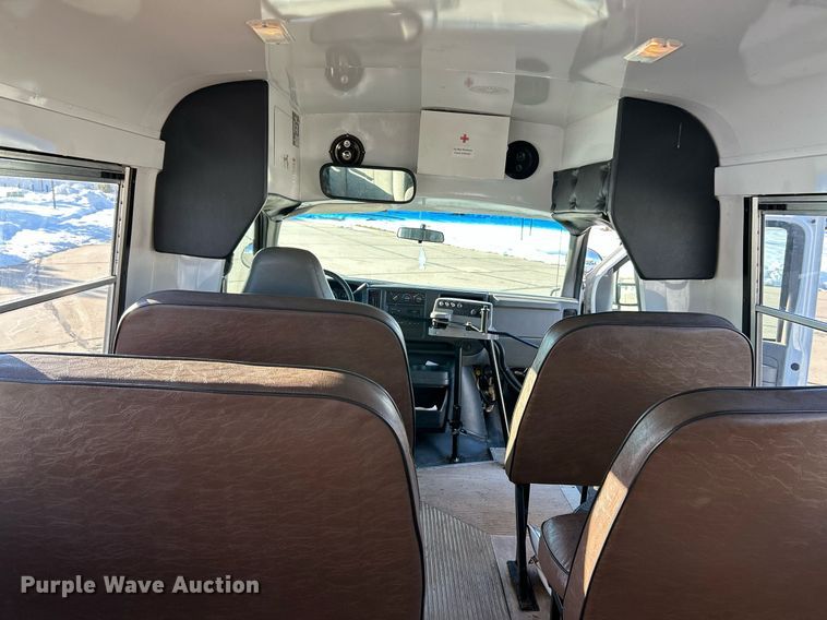 image for item NJ9739 2003 Chevrolet Express 3500 school bus