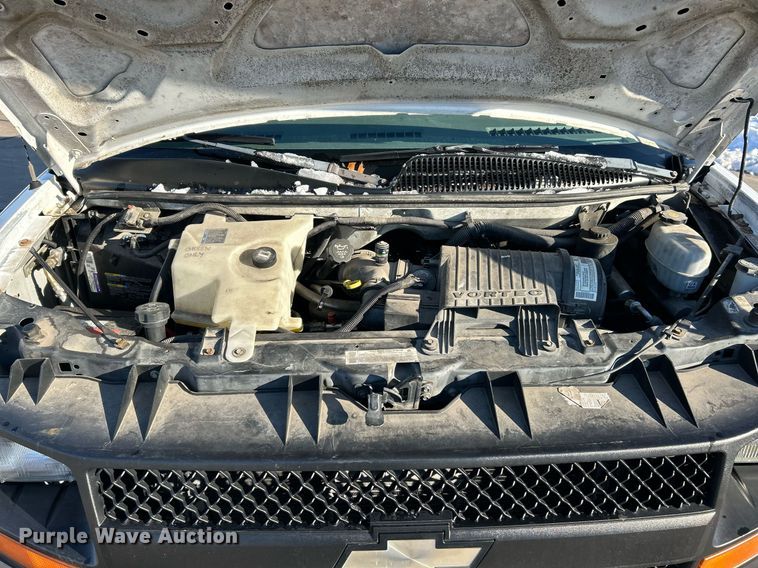 image for item NJ9739 2003 Chevrolet Express 3500 school bus