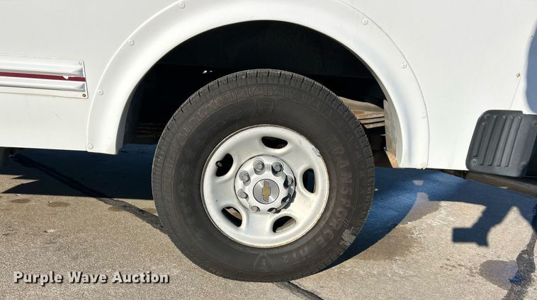 image for item NJ9739 2003 Chevrolet Express 3500 school bus